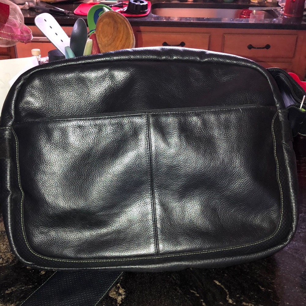 Bugabo Bag peddled leather diaper bag black